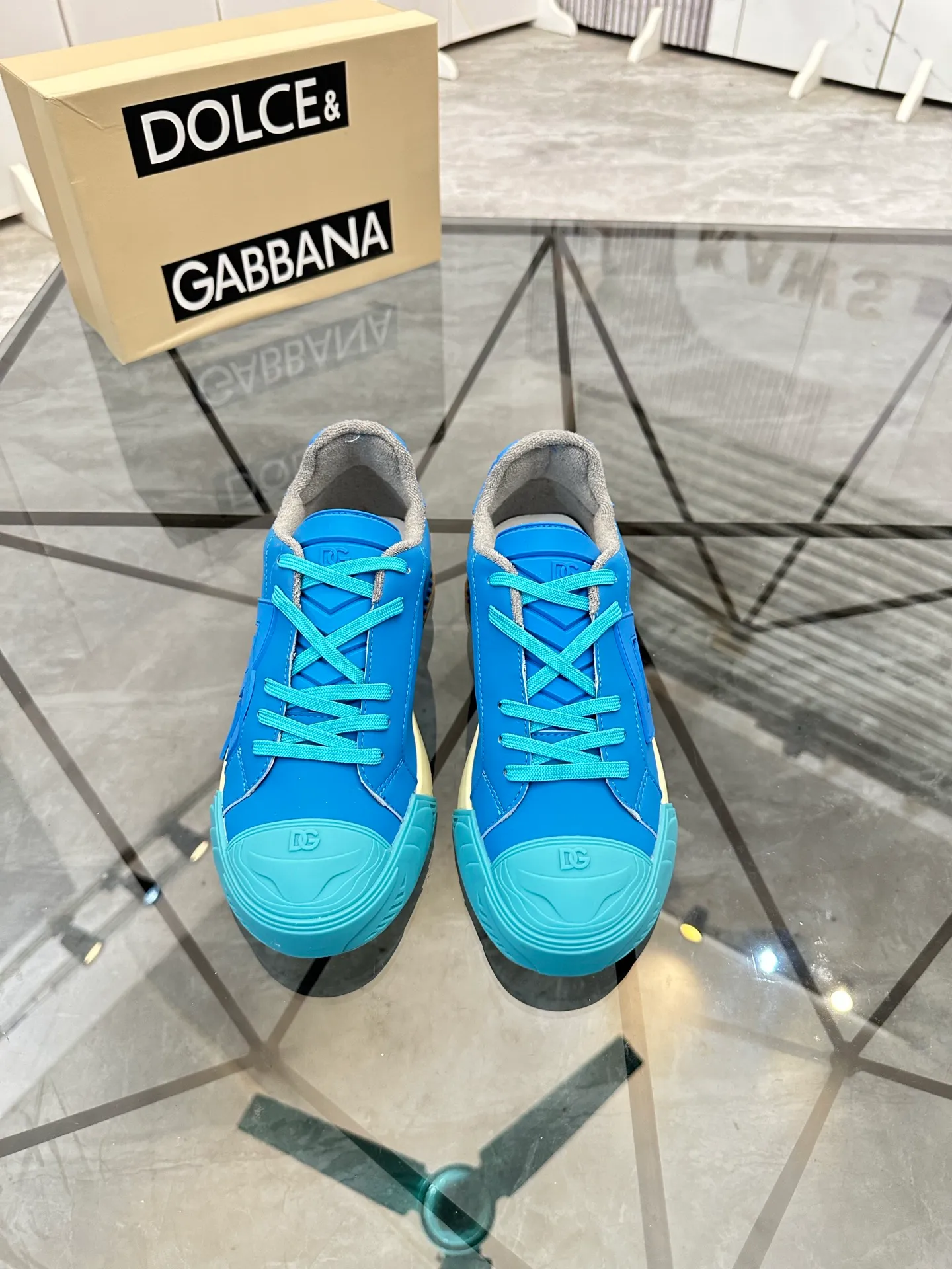 Men's shoes for sale 💰: 💰P500¥ Product trademark: DG* "Dolce & Gabbana*" low-cut casual shoes Regular size: 35-45 (can be customized to 46) Couple style Product material: imported silk leather upper, breathable lining, original outsole. Number: 803